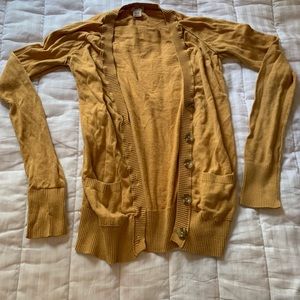 Gold cardigan with pockets